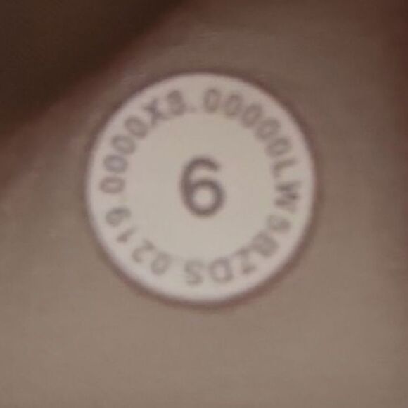 Lululemon On the Fly Jogger, Silverstone, Size 6, W5BZDS - Picture 7 of 10